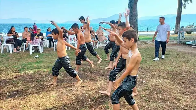 Köyceğiz'de minik pehlivanlar güreş tuttu