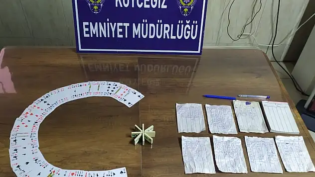 Köyceğiz'de polisten kaçan kumar şüphelileri damda yakalandı