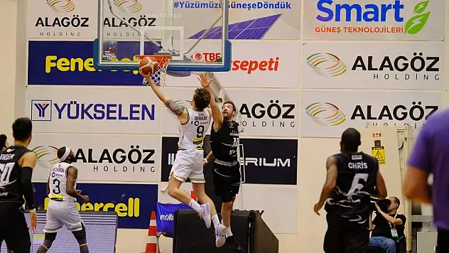 Lider takım İstanbul'dan puanla döndü