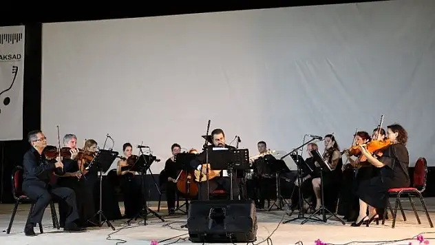 Marmaris Amfi Tiyatro'da 'Yaz Esintisi' konseri düzenlendi