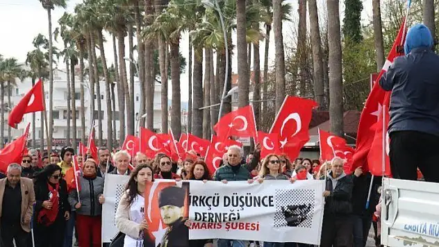 Marmaris'te 'Şehitlere Saygı' yürüyüşü