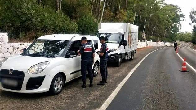 Marmaris'te 200 araca sigara denetimi yapıldı