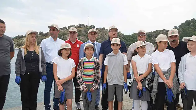 Belediye başkanları ve öğrenciler temizlik yaptı