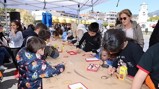 MARMARİS'TE ÇOCUKLAR EĞLENCEYLE BULUŞTU