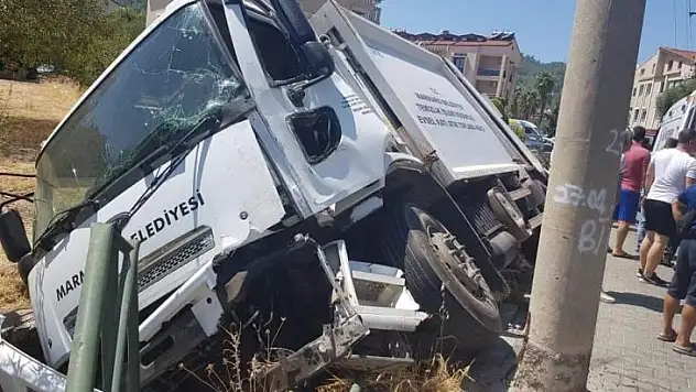 Marmaris'te çöp kamyonu kaza yaptı: 3 yaralı