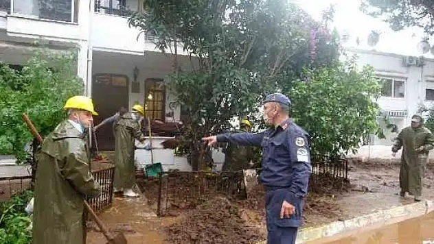 Marmaris'teki sel bölgesinde temizlik çalışmaları devam ediyor