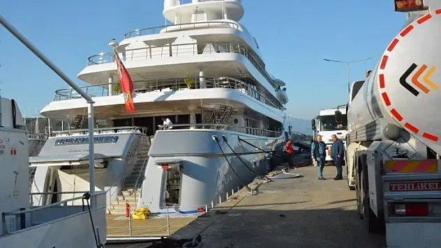 'Mayan Queen' Fethiye'de gün boyu yakıt aldı