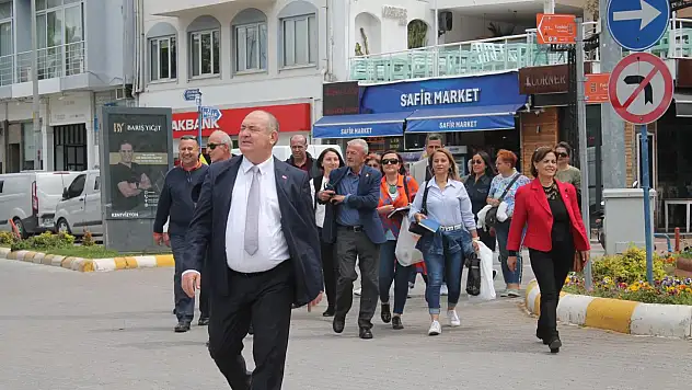 Milletvekili adayı Demir halkla iç içe