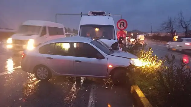 Minibüs ile otomobil çarpıştı: 1 yaralı