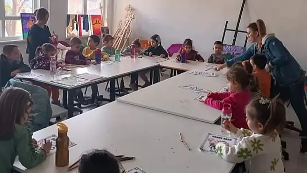 Minikler ebru çalışmasına katıldı