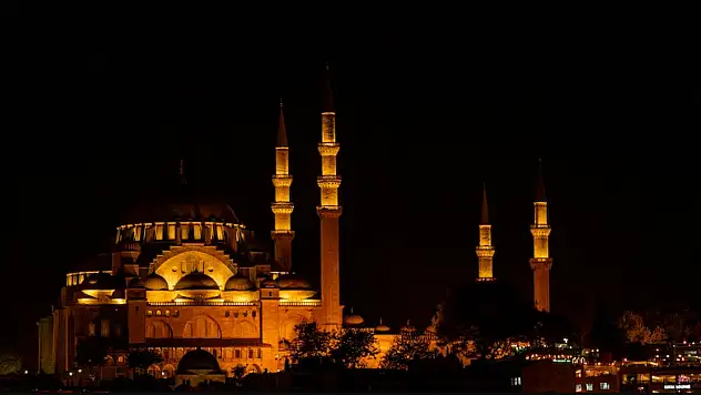 Miraç Kandili ne zaman? Kandil yarın mı? Kandilde oruç tutulur mu?