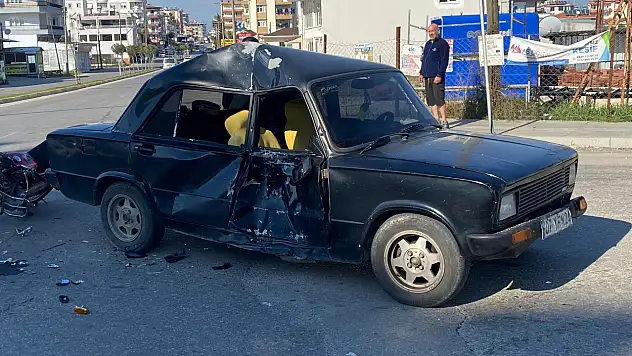 Motosiklet ile otomobil çarpıştı