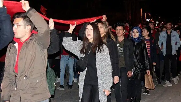 Muğla'da üniversite öğrencileri İdlib Şehitleri için yürüdü