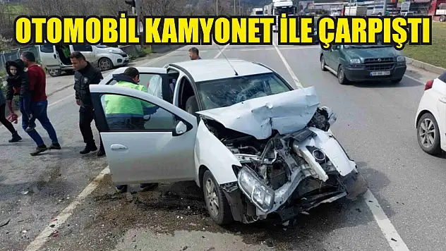 Otomobil kamyonete arkadan çarptı feci kazada 2 yaralı