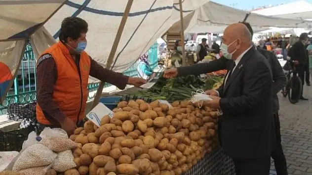 Pazar esnafı ve vatandaşları kongreye davet ettiler