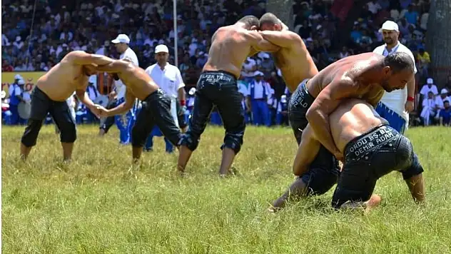 Pehlivanlar er meydanına çıkıyor