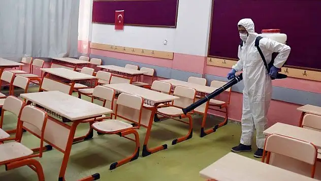 Sınav öncesi okullar dezenfekte edildi