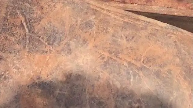 Şüpheli araçtan bin 700 yıllık kitabe çıktı