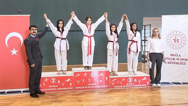 Taekwondocular şehitler için ter döktü