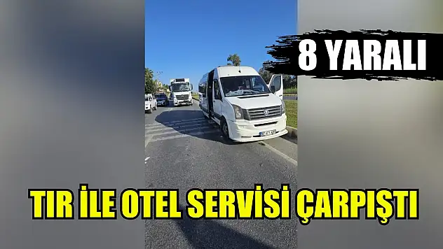 Tır ile otel servisi çarpıştı: 8 yaralı