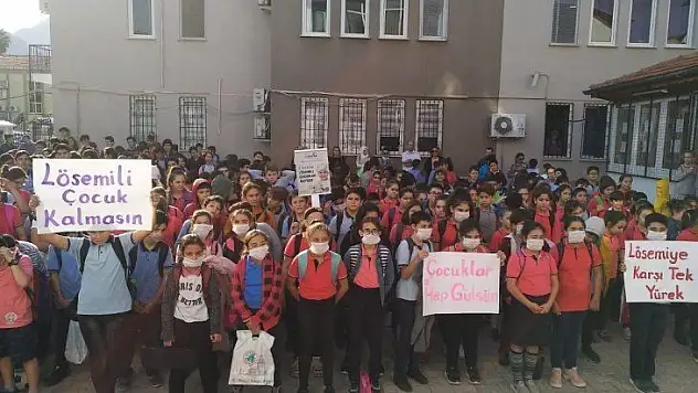 Topladıkları paraları LÖSEV'e bağışladılar