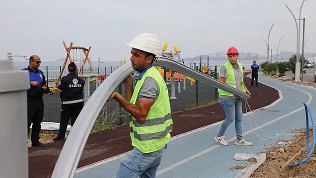 Turgutreis kıyı şeridinde aydınlatma çalışmaları sürüyor
