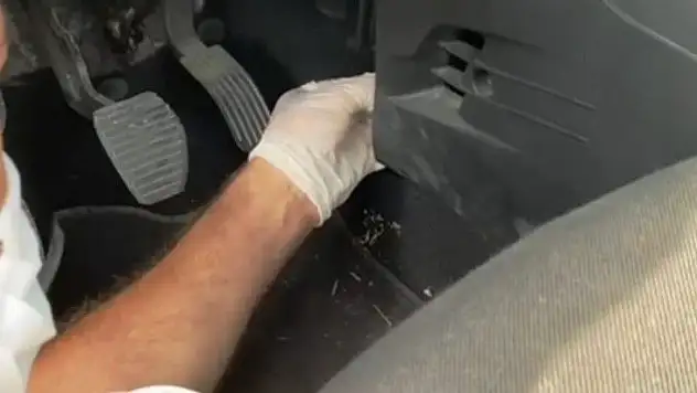 Uyuşturucuyu öyle bir yere sakladı ki polisler de şaşırdı