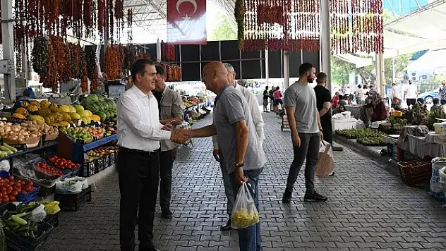 Vali Akbıyık pazar esnafını ziyaret etti