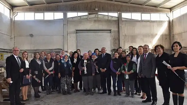 Vali Civelek Kadın Kursiyerlere Sertifika Dağıttı