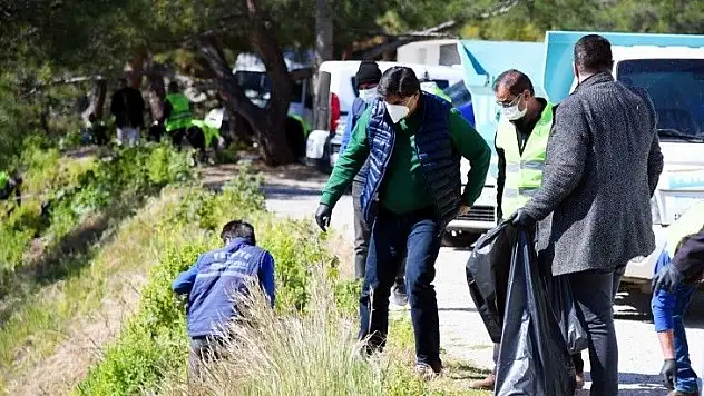 Yarımada'da temizlik çalışması yapıldı