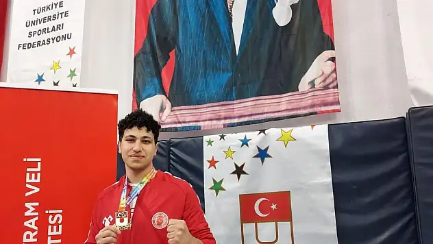 Yasin Doğukan Benzer, üniversitelerarası Türkiye şampiyonu oldu