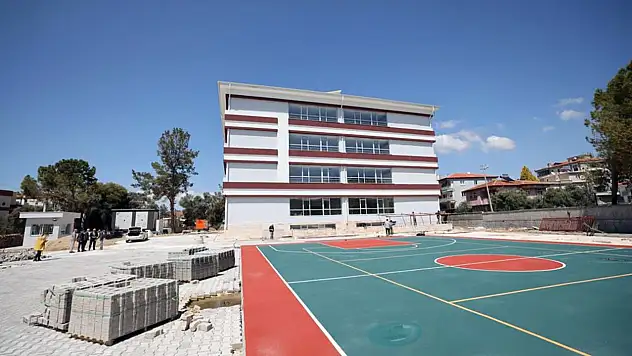 Cumhuriyet Ortaokulunun yüzde 97'si tamamlandı