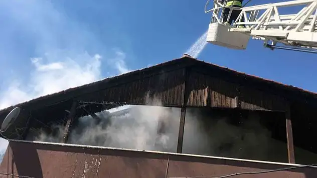 Yatağan'da çatı yangını