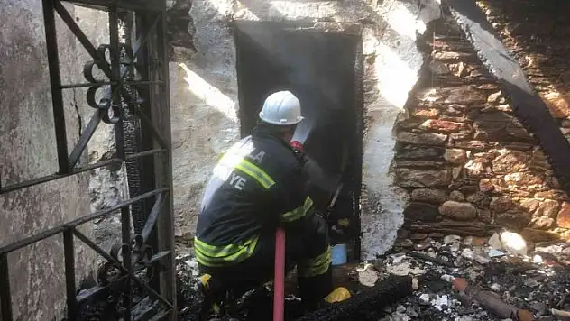 YATAĞAN'DA EV YANGINI