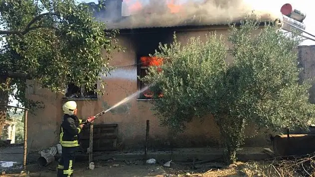 Yatağan'da korkutan ev yangını