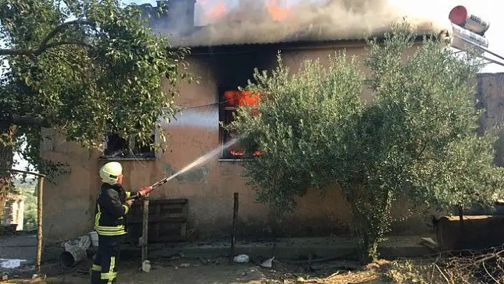Yatağan'da korkutan ev yangını