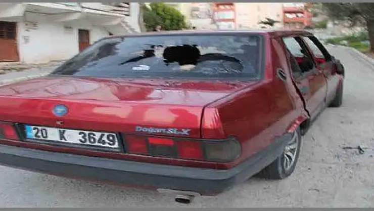 KENDİSİNE SALDIRANLARIN ARACINI PARÇALADI