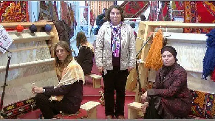 HALI VE KİLİM SERGİSİ GÖZ KAMAŞTIRDI (görüntülü)