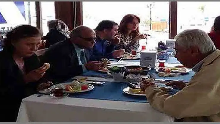 Altı Nokta Körler Derneği Üyeleri Kahvaltıda Buluştu