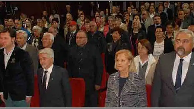 TANSEL ÇÖLAŞAN, ' DEMOKRASİ HAK ARAMAKTIR'