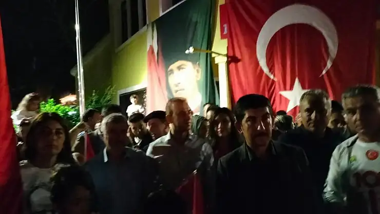 100. yıl kutlamaları fener alayı ile taçlandı