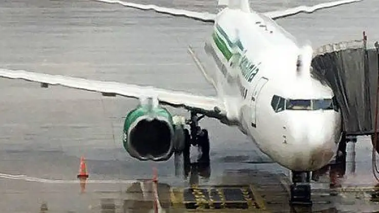 YILDIRIMIN ÇARPTIĞI UÇAK DALAMAN'A ZORUNLU İNİŞ YAPTI...