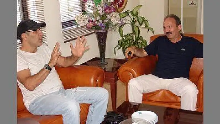 CEM ÖZER'DEN MHP'Lİ BELEDİYE BAŞKANINA ZİYARET