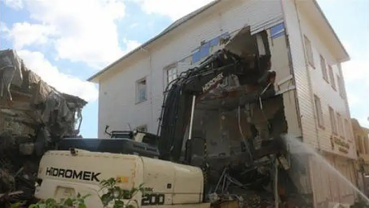 Marmaris'te apart oteller yıkılıp, lüks konutlar yapılıyor