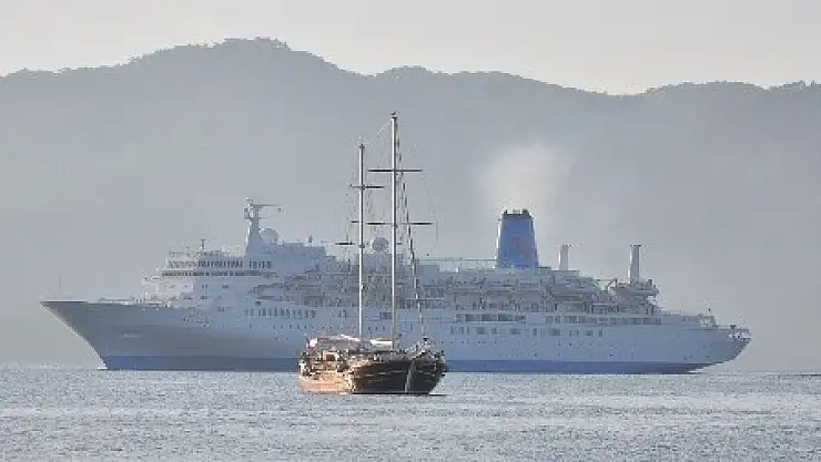 Dev gemi bin 500 turist getirdi