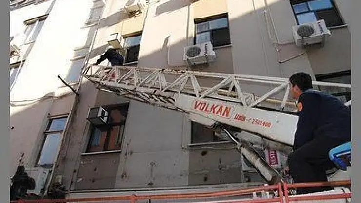 FETHİYE'DE BİR OTELDE YANGIN ÇIKTI: 2 YARALI