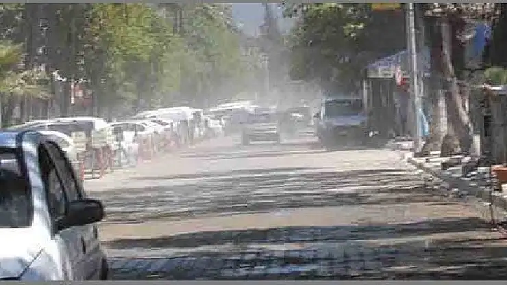 FETHİYE CADDELERİ TOZ DUMAN