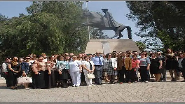 HEMŞİRELER GÜNÜNE KAPLUMBAĞALI KUTLAMA
