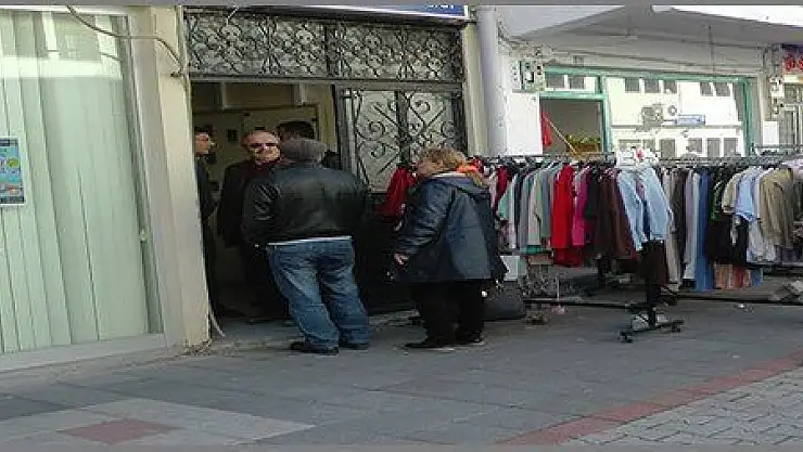  AK PARTİ BİNASI ÖNÜNDE MAYTAP PATLATILDI