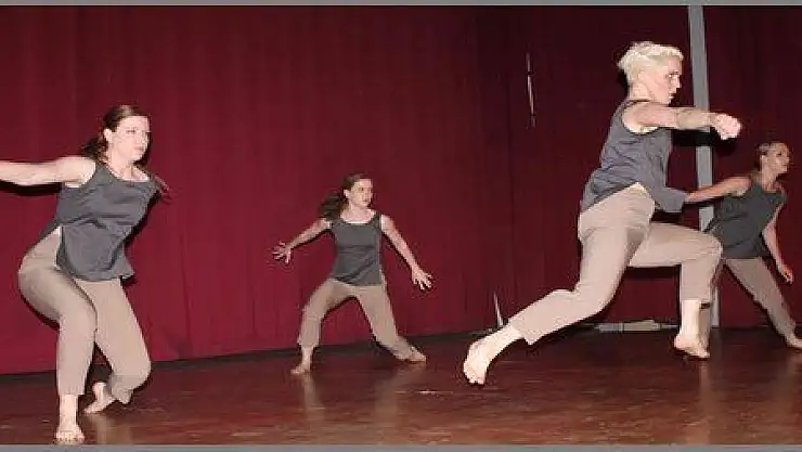 KÜLTÜR ELÇİSİNİN DANS GRUBU BÜYÜLEDİ